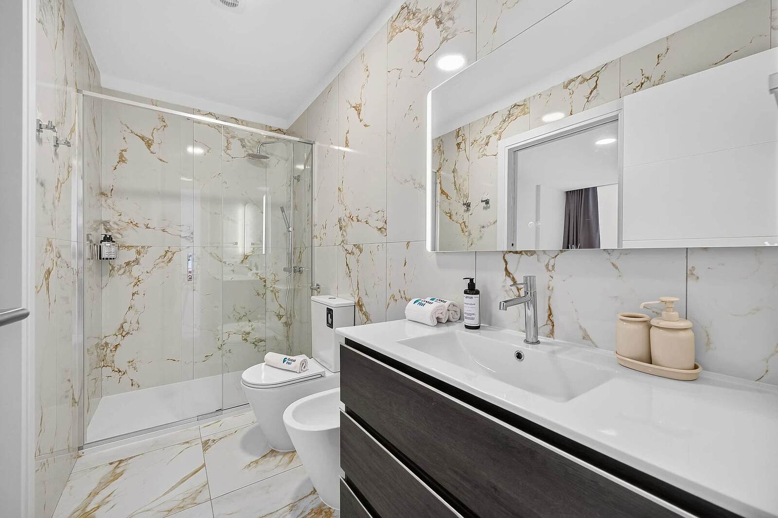 Bathroom with Rain Shower & Bidet