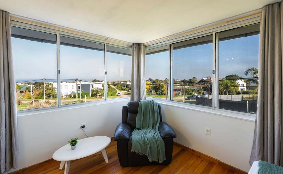 Panoramic Corner Window Bedroom - Sitting Area