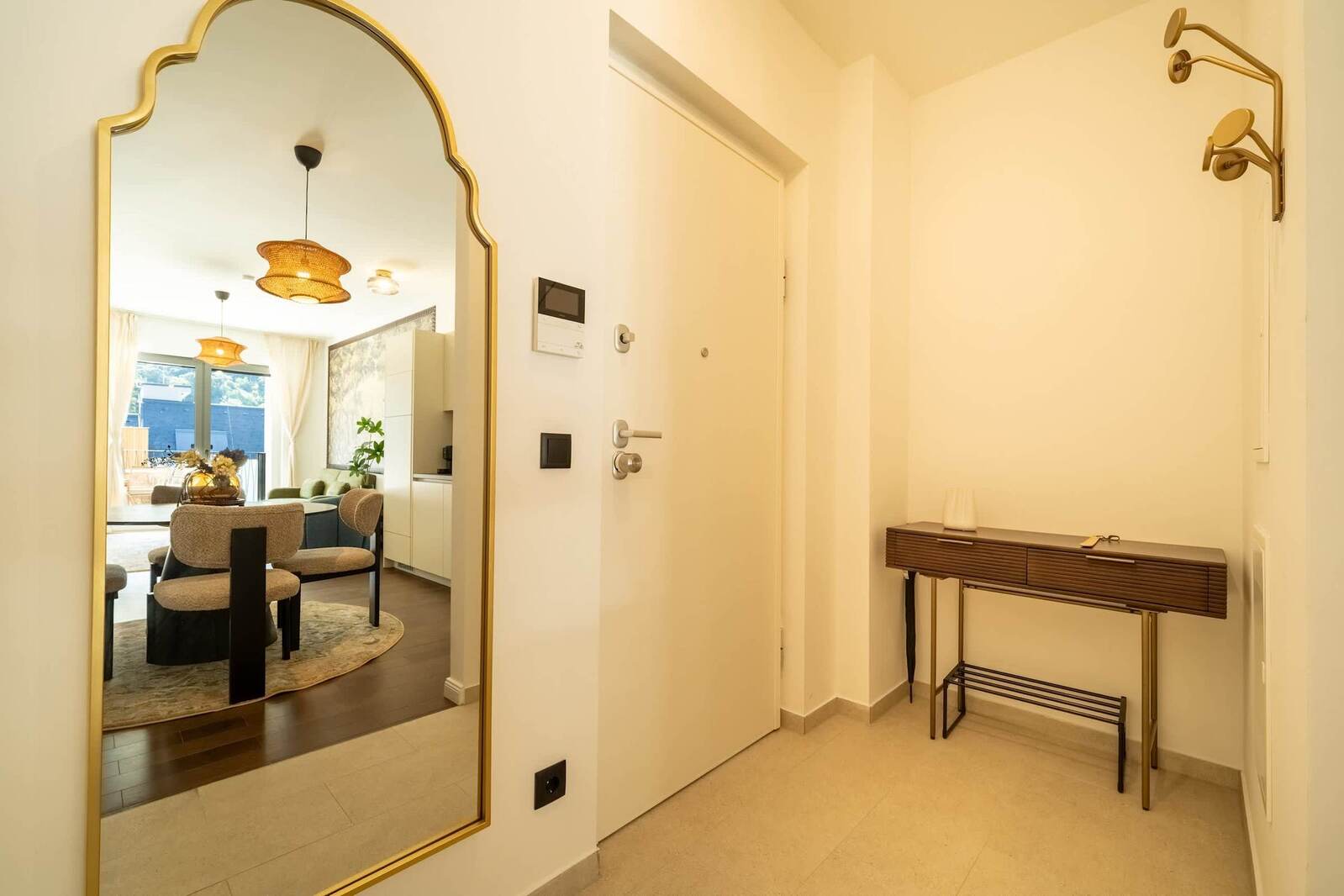 Entrance hall with mirror