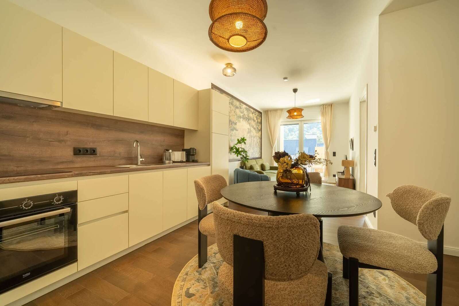 Fully equipped kitchen with oven