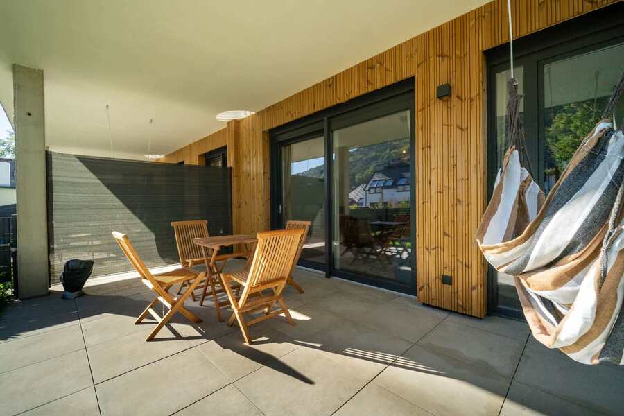 Covered terrace with outdoor dining