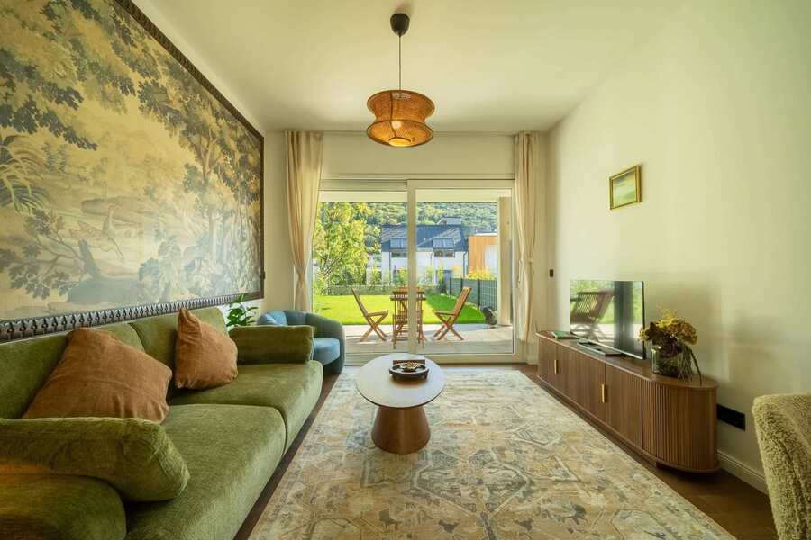 Living room with TV and doors to the terrace