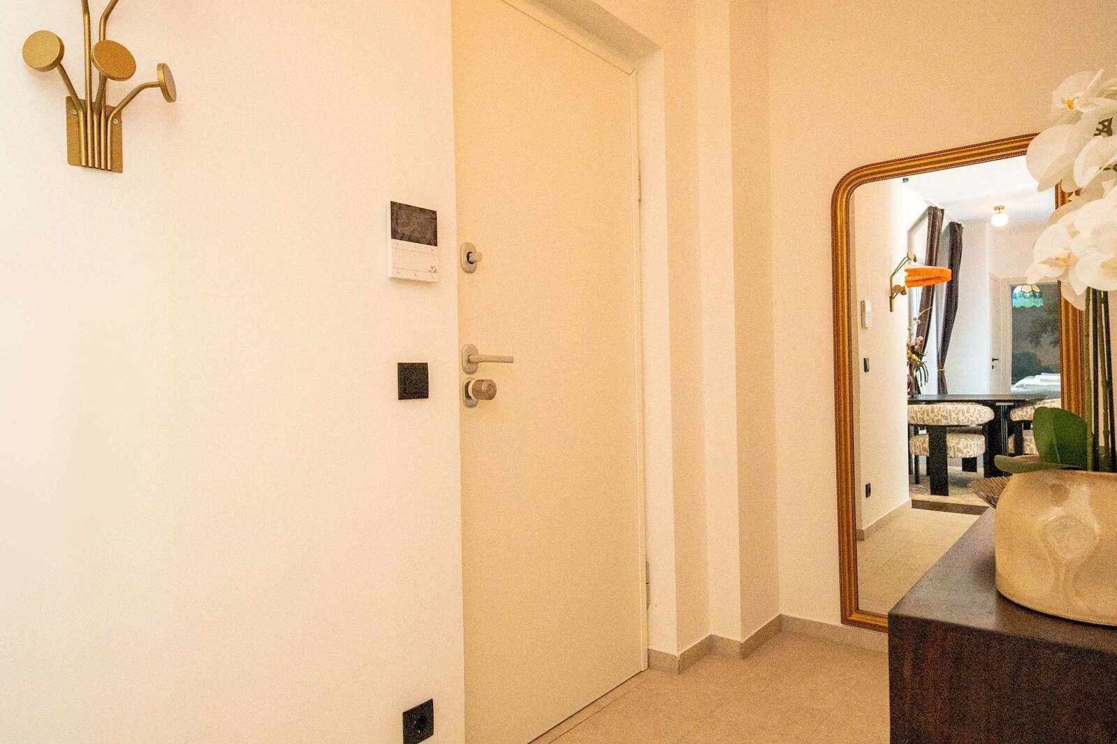 Entrance hall with mirror